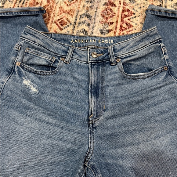Women’s American Eagle Outfitters Mom Jeans - Picture 4 of 9